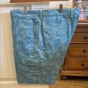 Tommy Bahama Blue Leaf Pattern Cargo Shorts